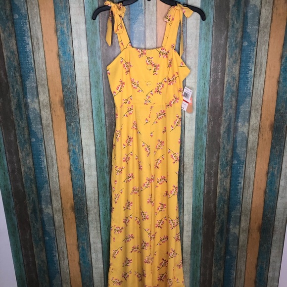 GB Gianni Bini Floral Jumpsuit - Picture 2 of 4